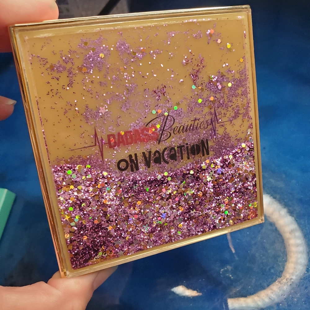 Eyeshadow Pallete - Picture 2 of 3